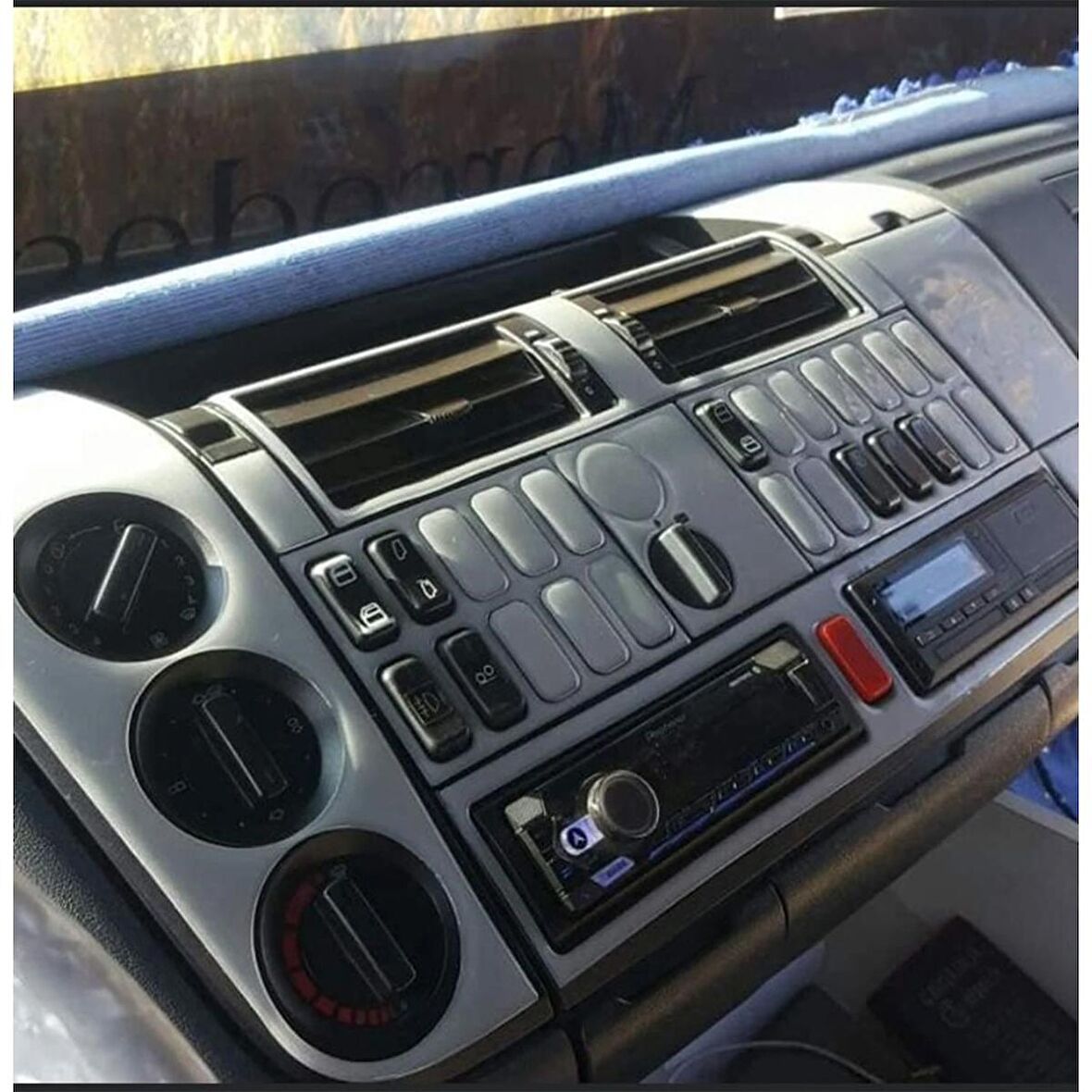 Meriç® Mercedes Atego Ön Torpido Kaplama 51 Parça 2001-2004