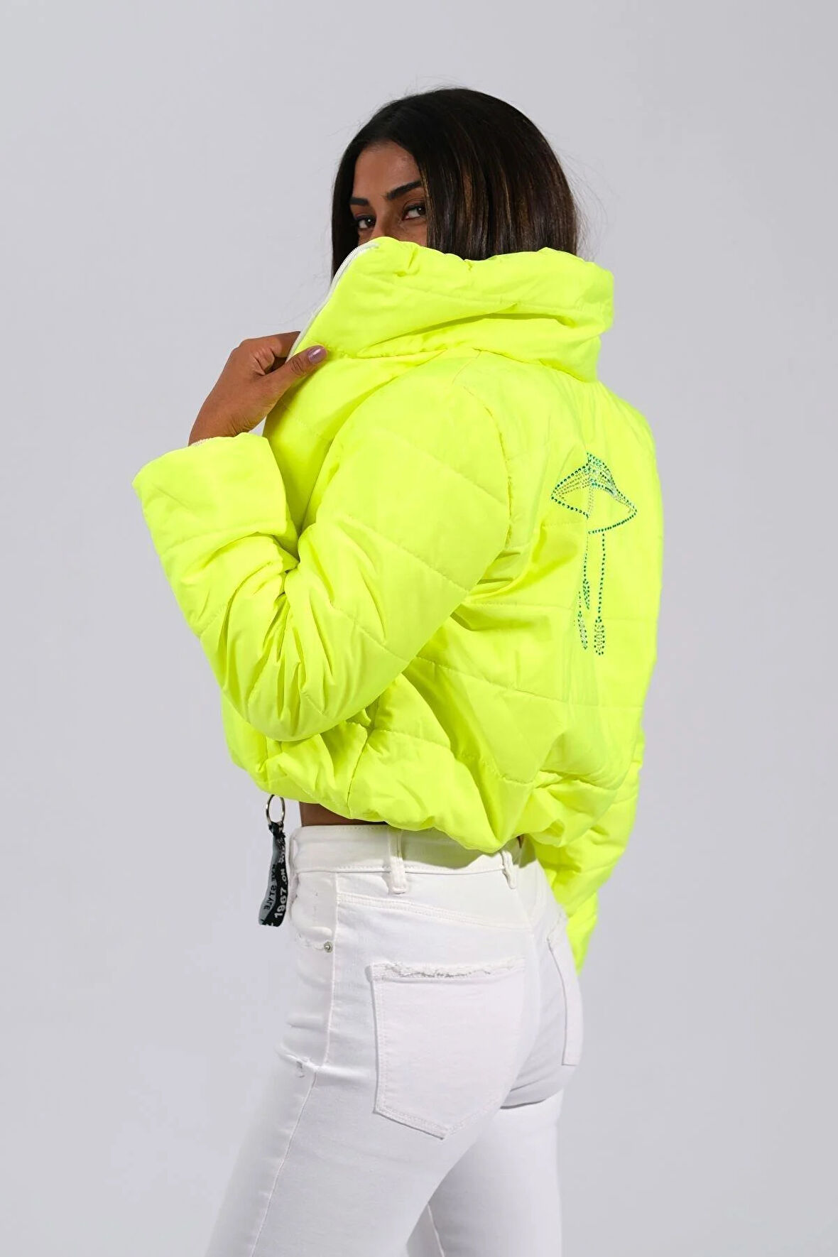 Markano Neon Yeşil Sırtı Taş Baskılı Dik Yaka Kısa Şişme Mont