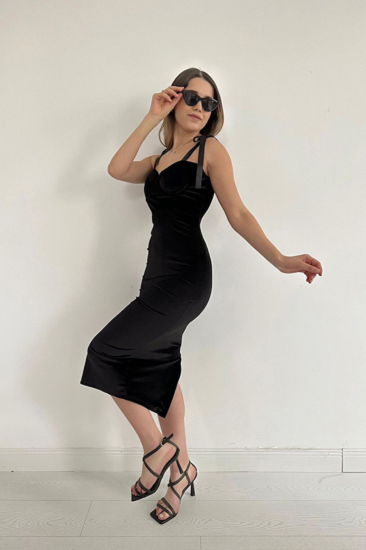 Markano Saten Askılı Kadife Elbise