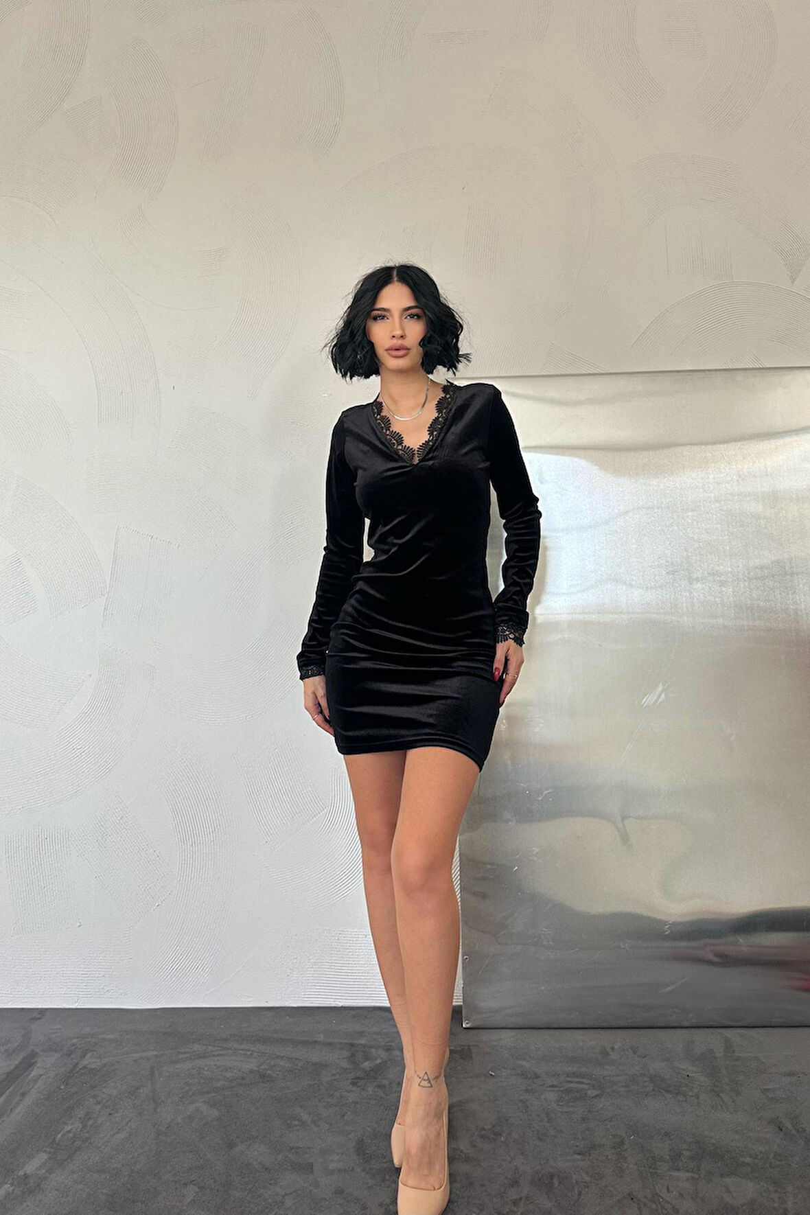 Markano Yaka ve Kol Dantelli Mini Elbise