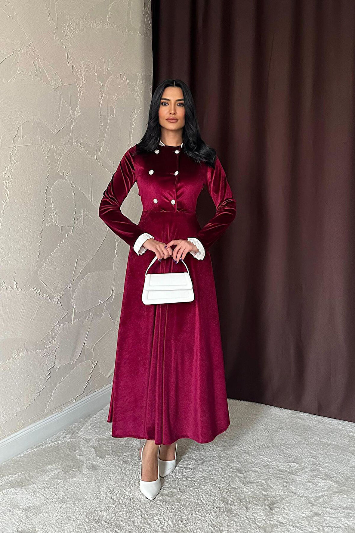 Markano Yakası Taşlı Garnili Kadife Elbise