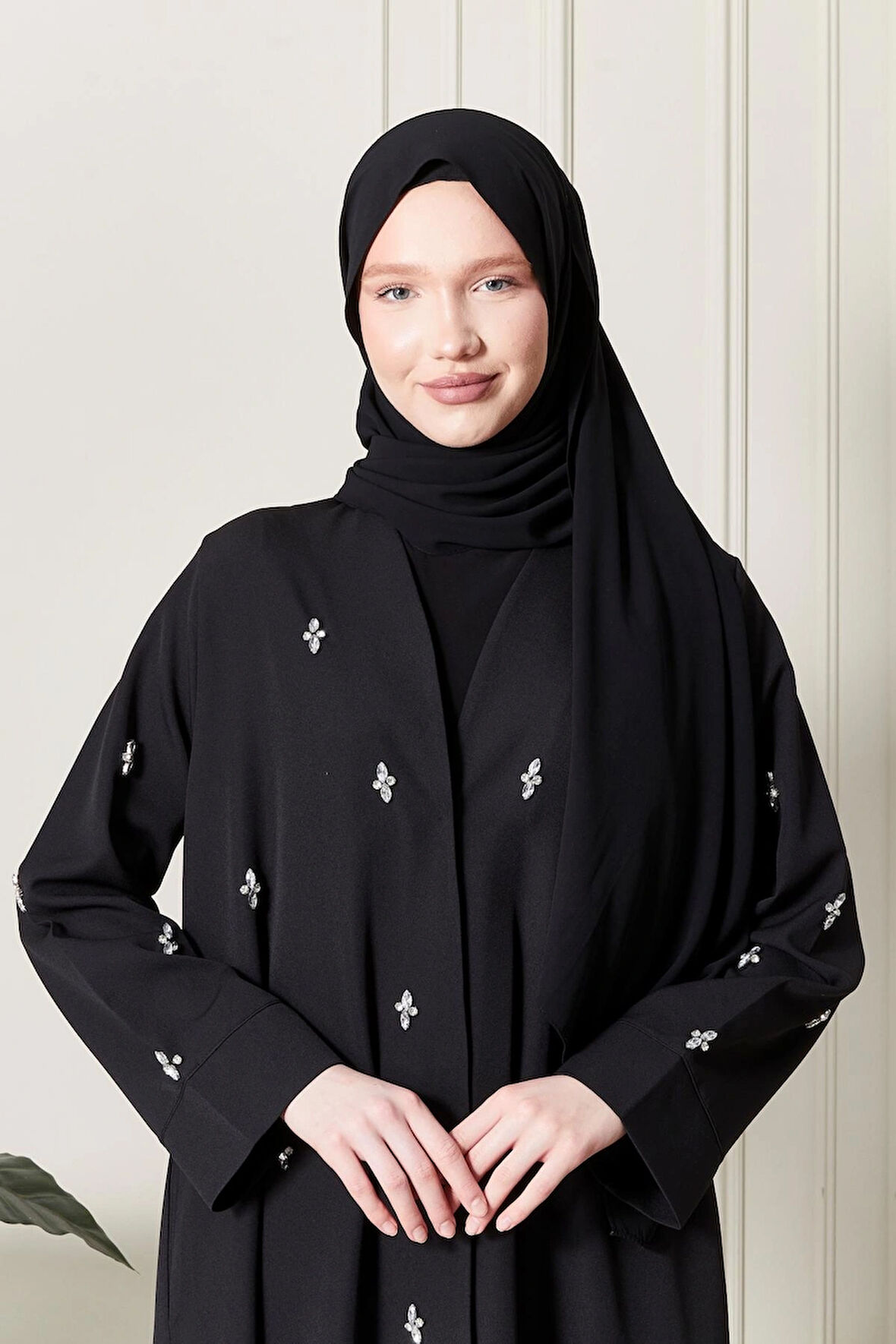Siyah Önü Çıtçıtlı Cepli Taş İşlemeli Abaya - Ferace