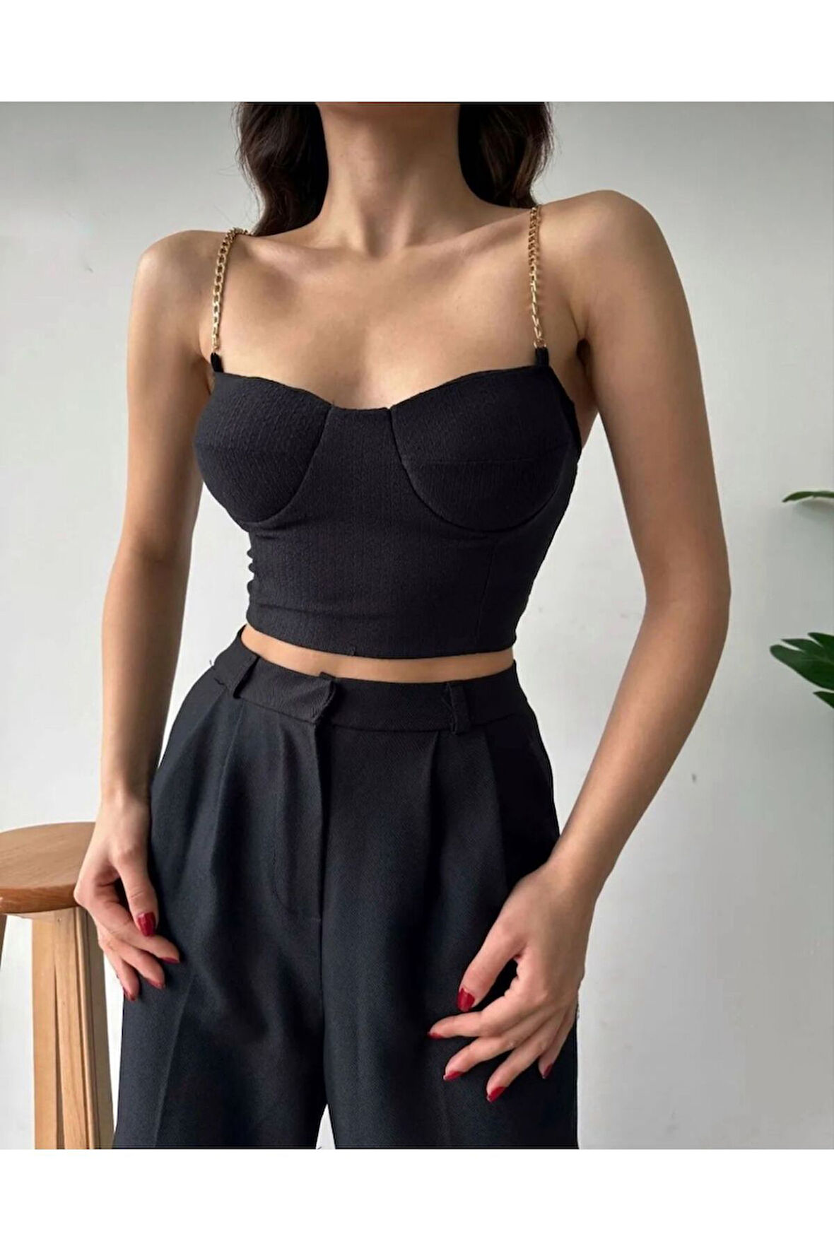 Kadın Gloplu Zincir Askılı Arkası Gipeli Crop Bluz