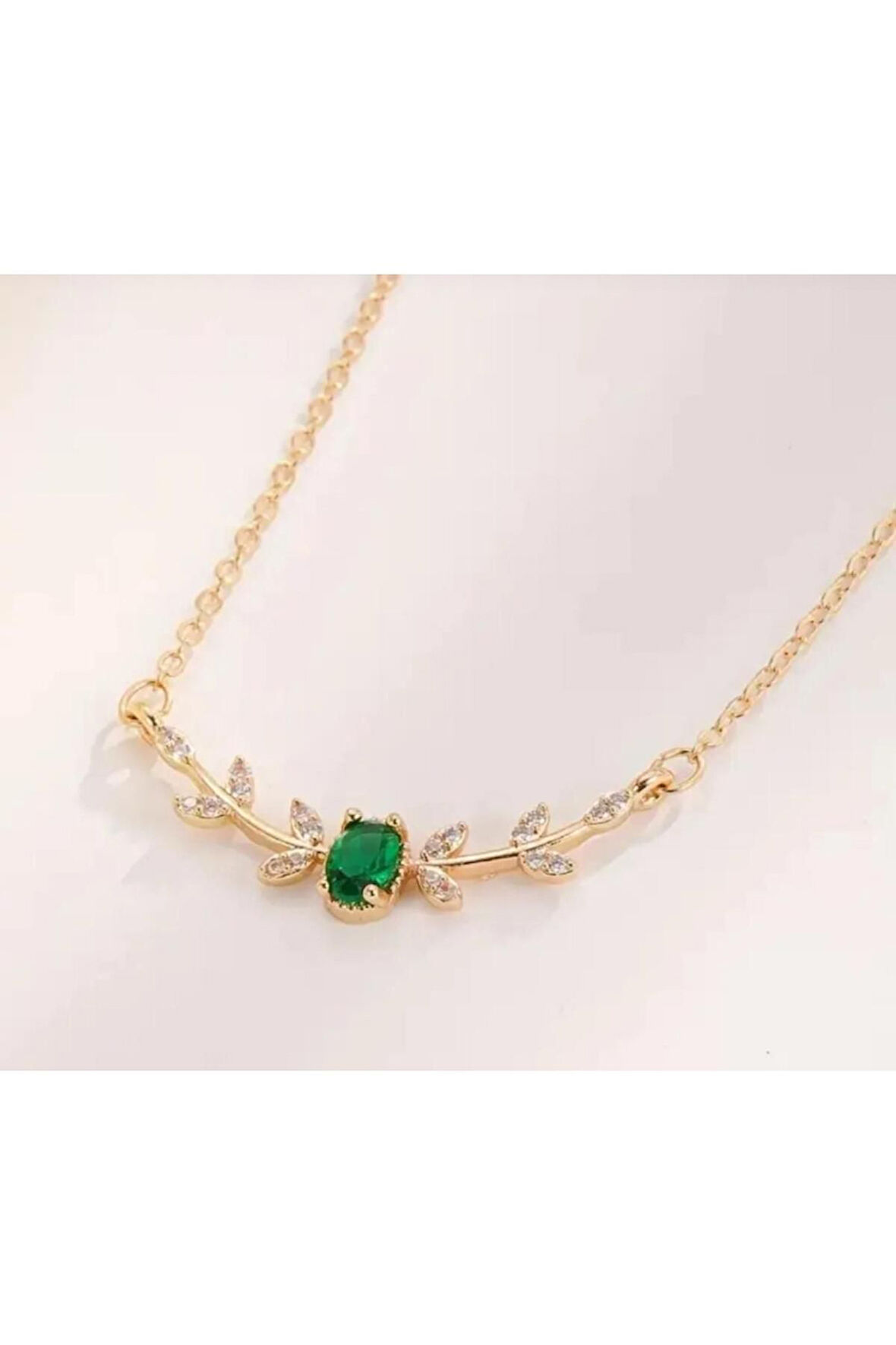 Yaprak Desenli Kolye