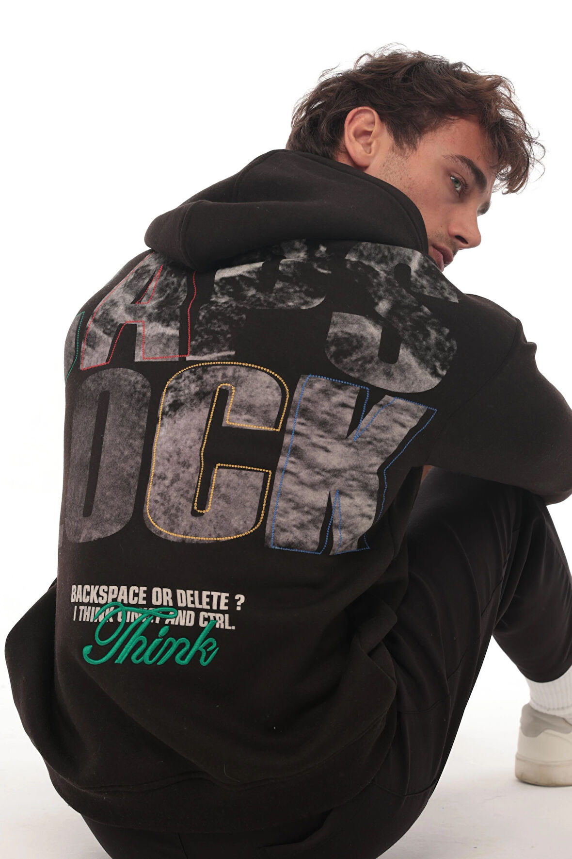 Miron Siyah Sırtı Baskılı Kapüşonlu Üç İplik Oversize Sweatshirt- 2441