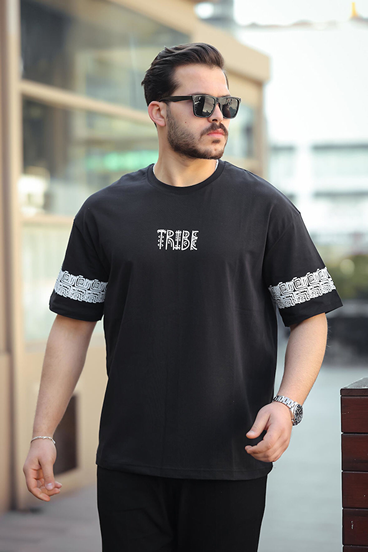 Miron Siyah Tribe Baskı Detaylı Sıfır Yaka Kısa Kollu Oversize Tişört- 2503