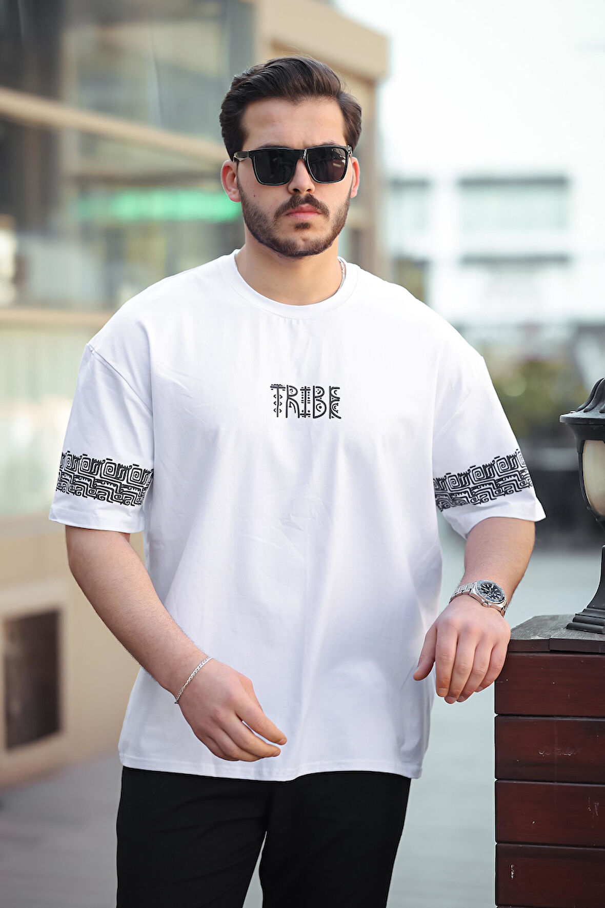 Miron Beyaz Tribe Baskı Detaylı Sıfır Yaka Kısa Kollu Oversize Tişört- 2503