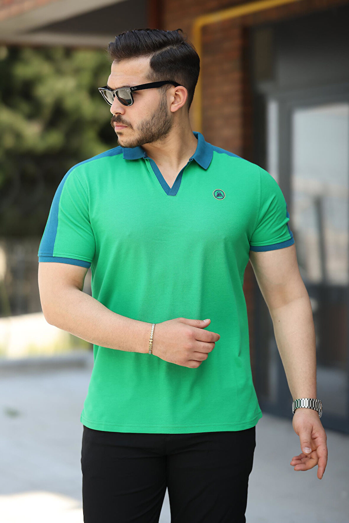 Miron Yeşil Nakışlı V Polo Yaka Kısa Kollu Tişört-2524