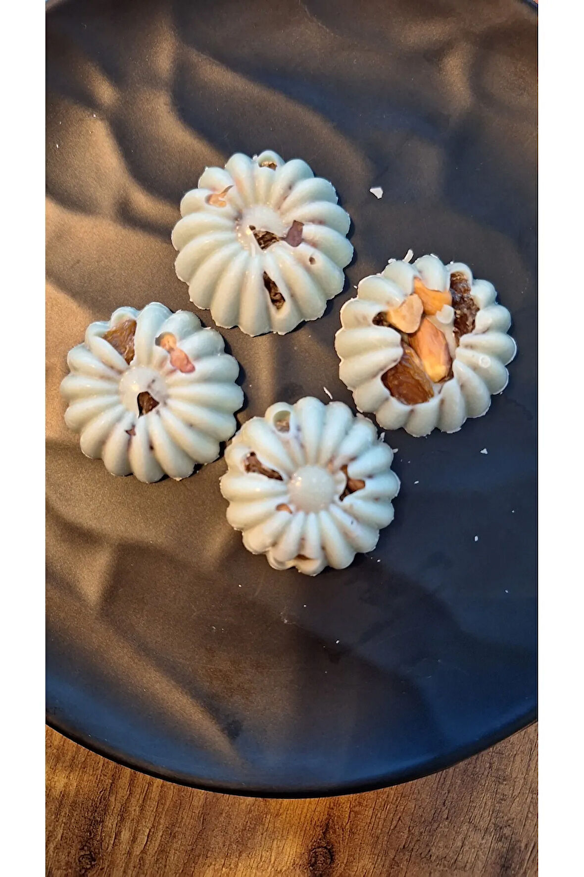 Çiçek Spesiyal Limon Çikolatalı Hediyelik Çikolata (250 gr)