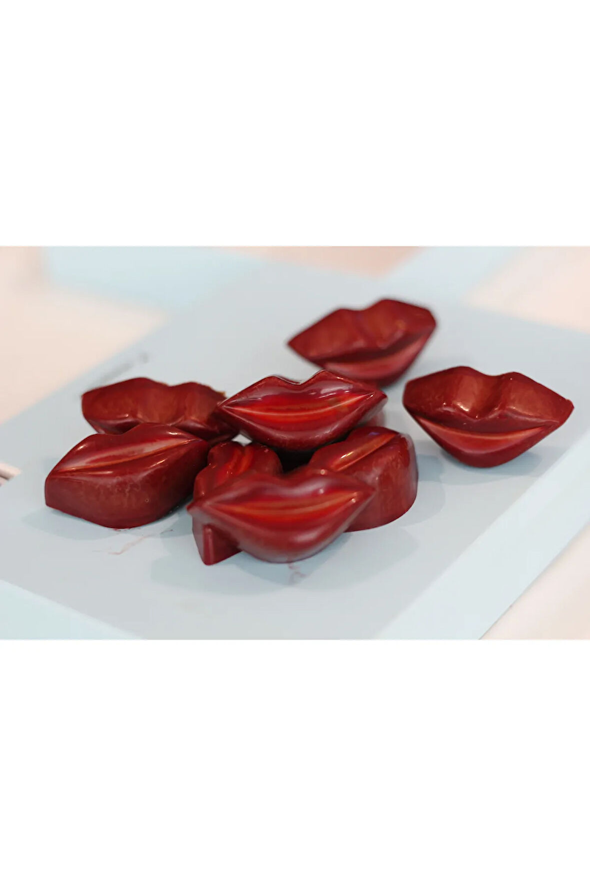 Ruby Çikolata Dolgulu Dudak Sütlü Hediyelik Çikolata (250 gr)