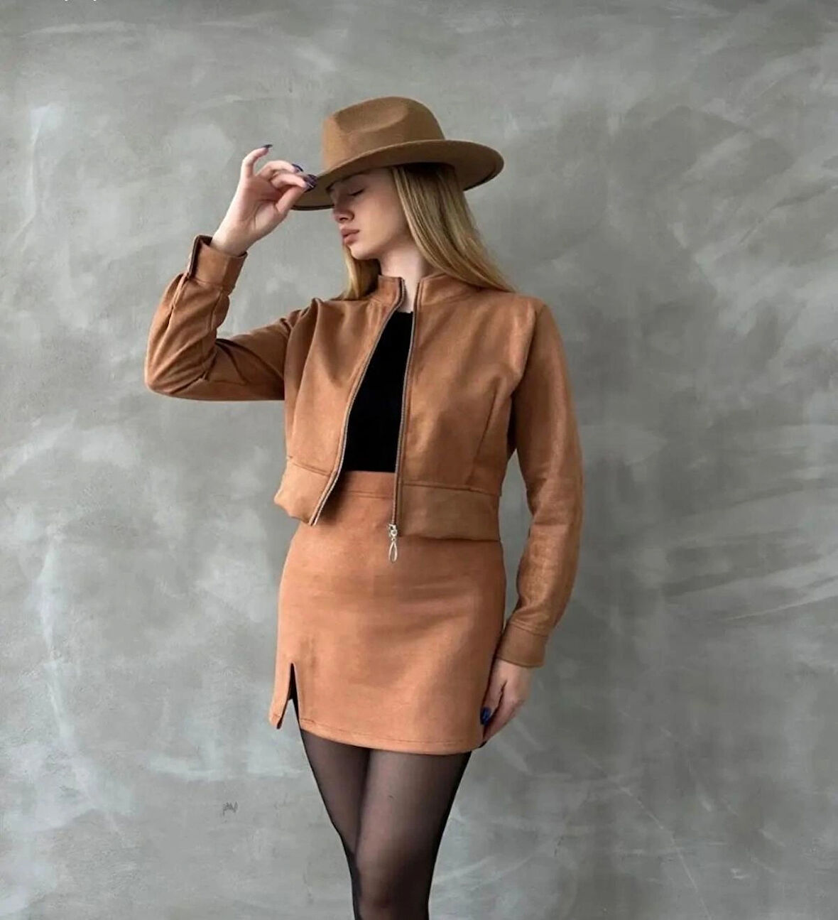 Meros Atelier Nubuk Süet Crop Ceket ve Mini Süet Yırtmaçlı Etek Alt Üst Takım