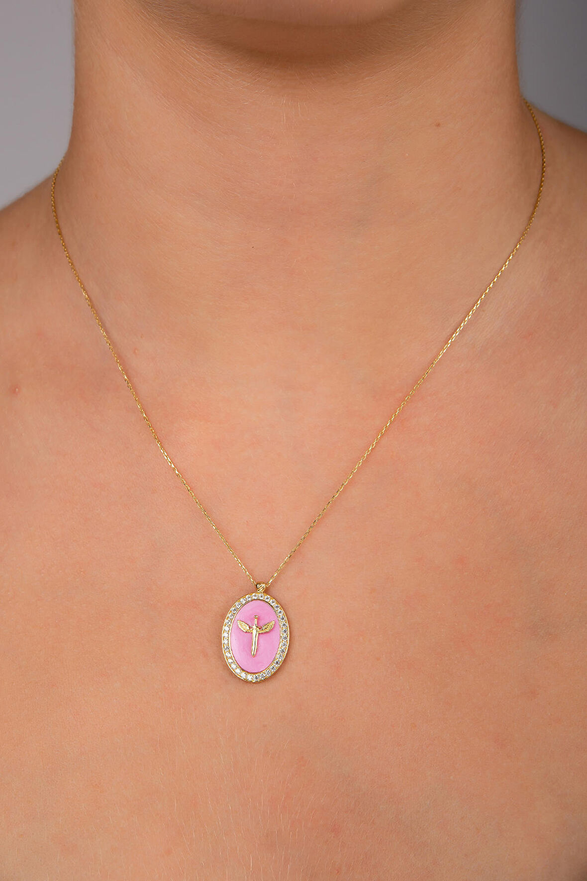 Pembe Mikailin Kılıcı Kolye