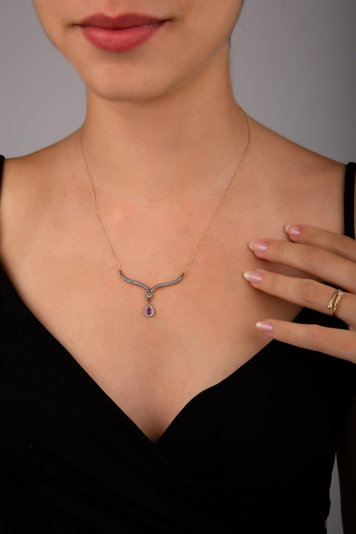 Mavi Mikailin Kılıcı Kolye