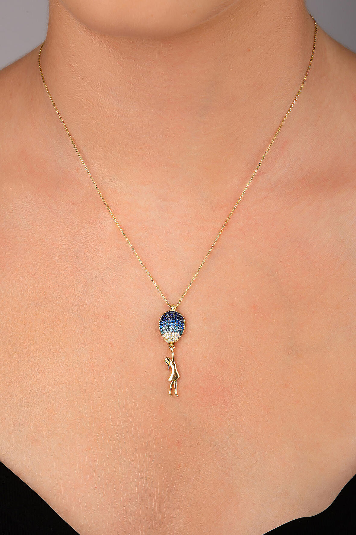 Kadın Figürlü Balon Kolye