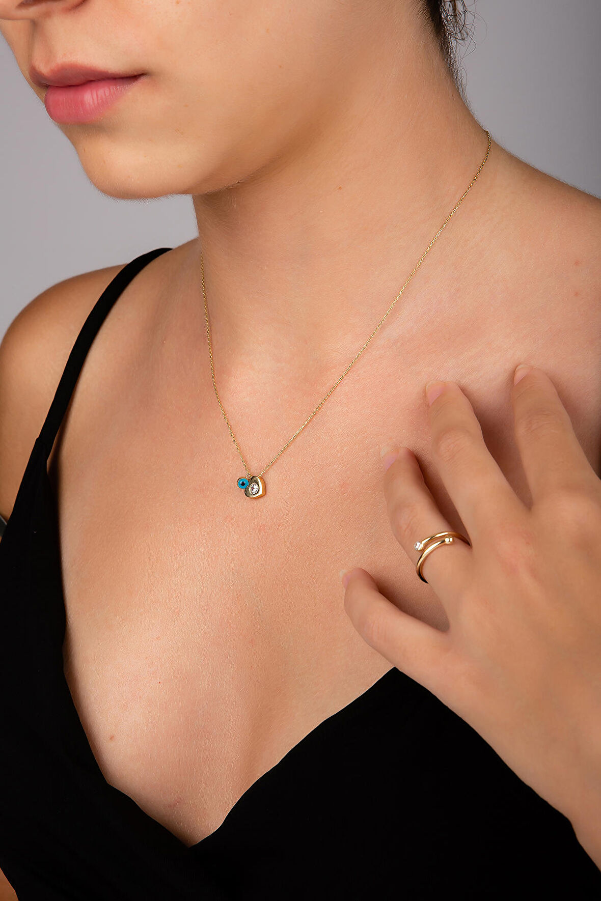 Kalpli Göz Sarkıtlı Kolye