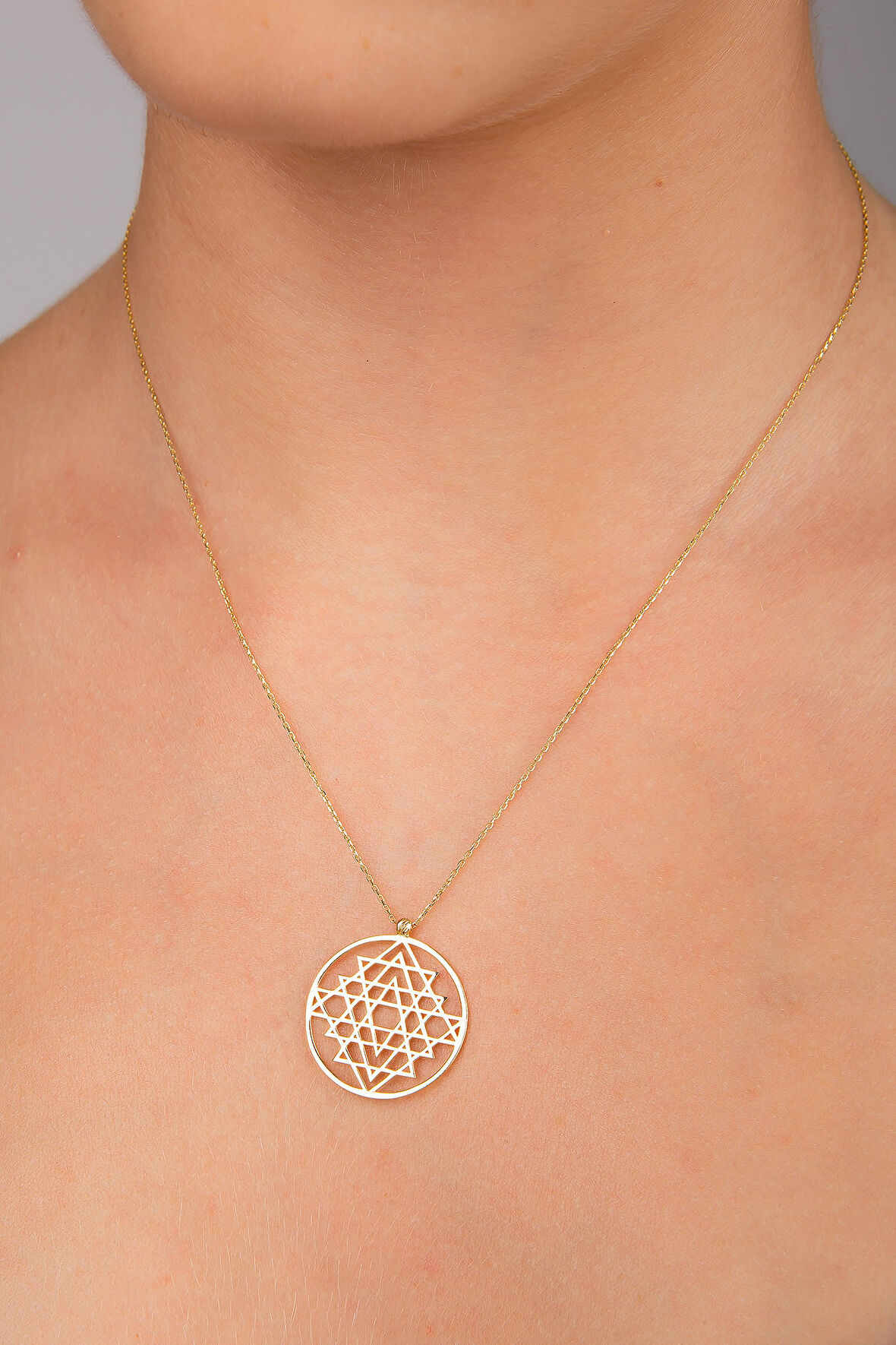 Yuvarlak Tasarım Kolye