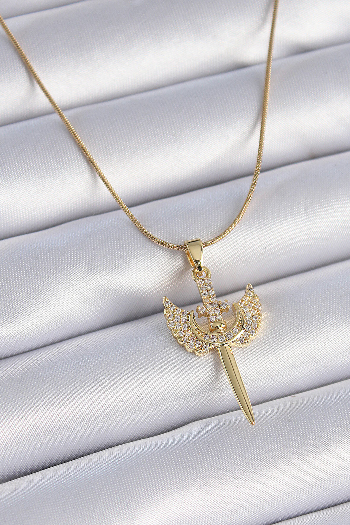 Marydien 316L Çelik Zincir Gold Renk Zirkon Taşlı Mikail Model Kadın Kolye