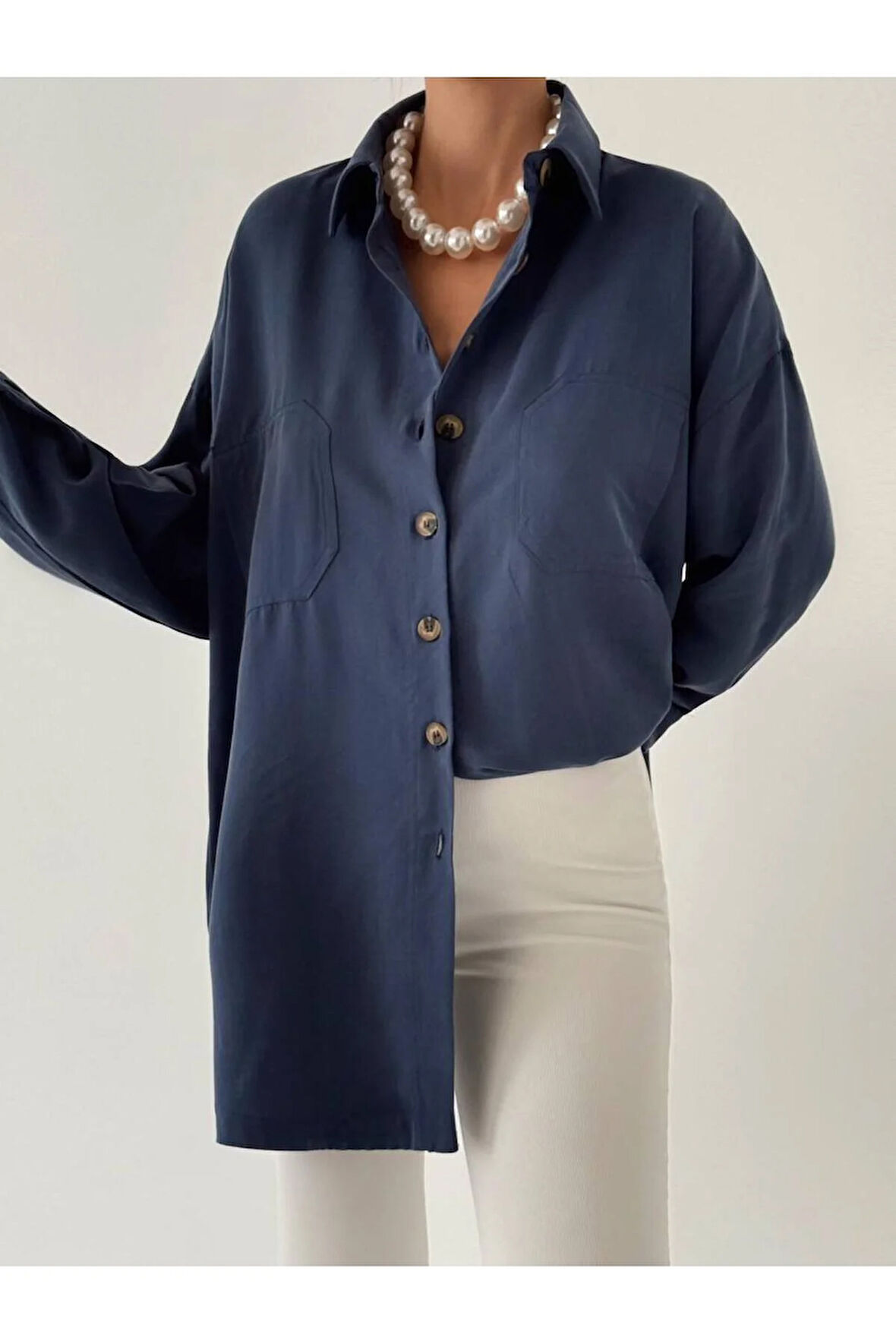 Kadın Oversize Salaş Uzun Kollu Gömlek – Rahat Kesim Şık Günlük Gömlek