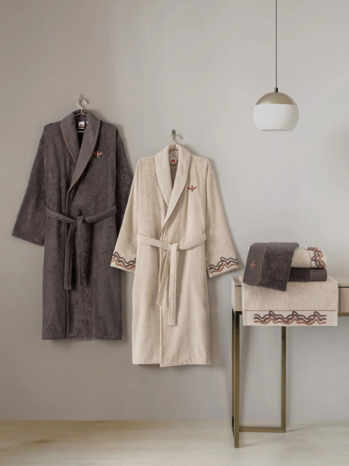 Cotton box puff nakışlı Aile Bornoz Seti Gala bej- petrol