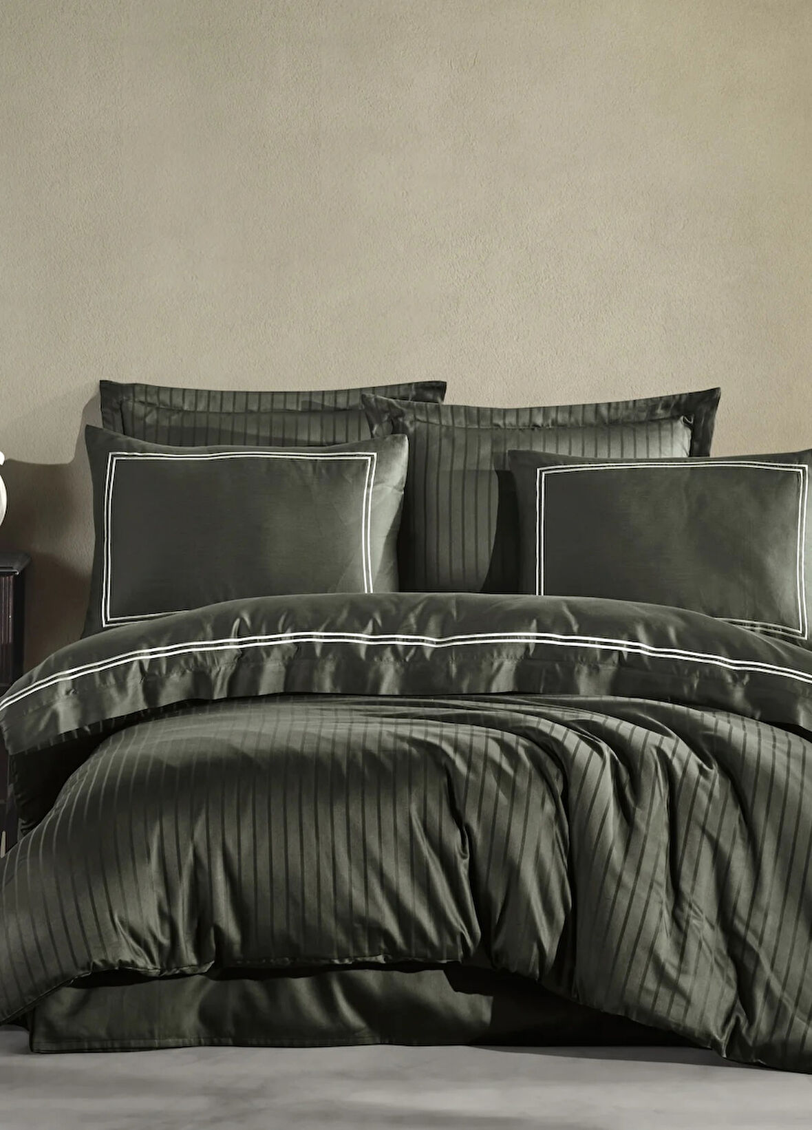 Dantela İmge Nakışlı Pamuk Saten Yollu Nevresim Takımı Gri