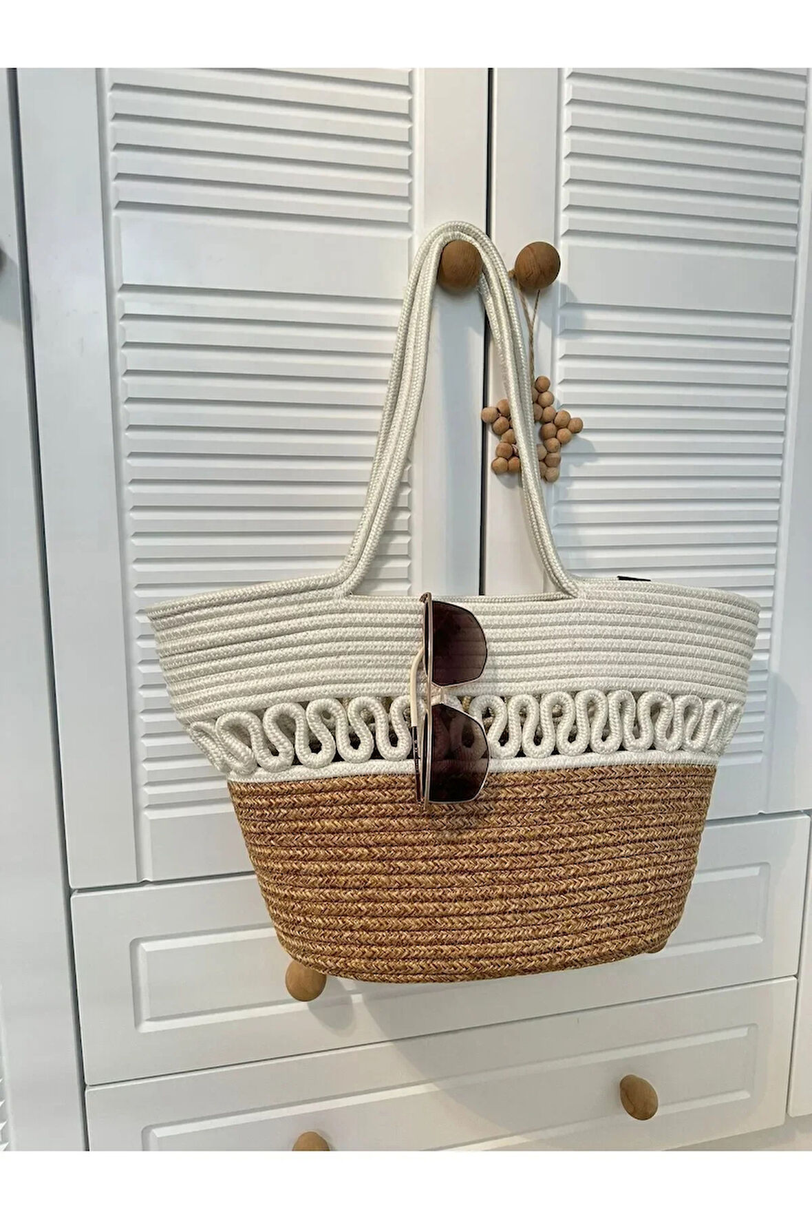 Doğal Hasır Jüt El Örmesi Günlük Kullanım ve Plaj İçin Uygun Kadın Çanta-Bej Beyaz Trikotlu