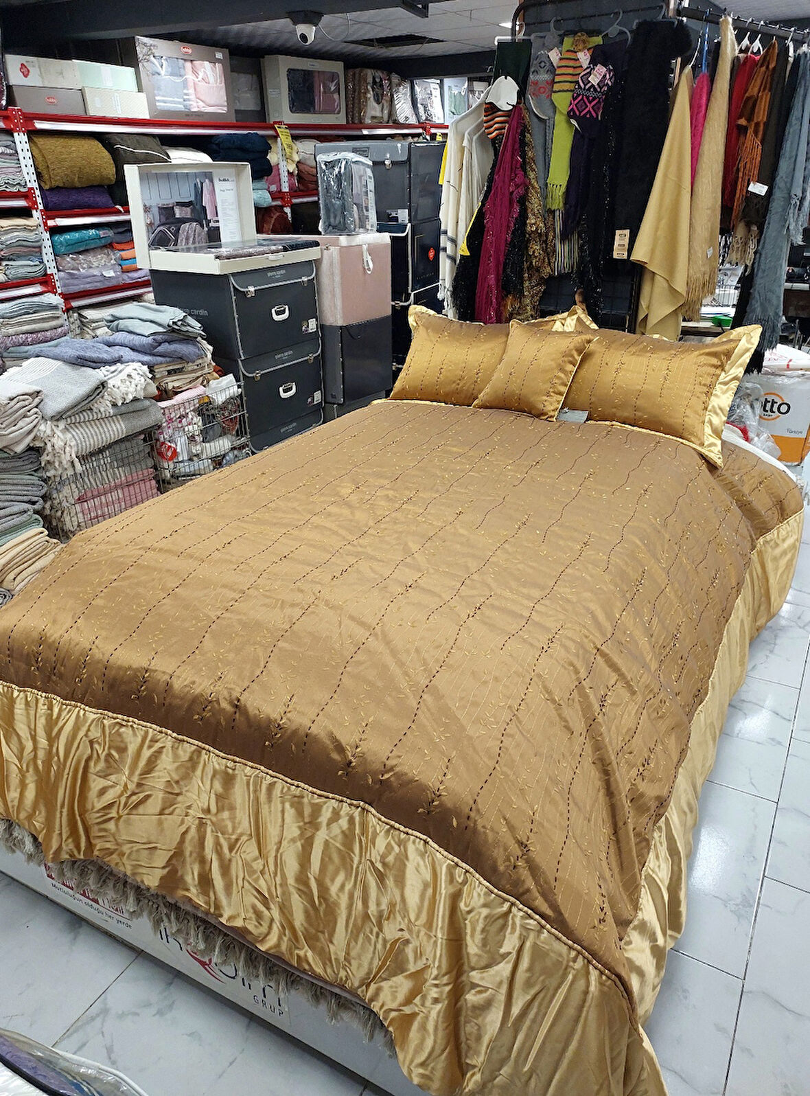 Wilitton Lüx Abiye Battal Çift Kişilik Yatak Örtüsü (270x280)-Bihter Hardal