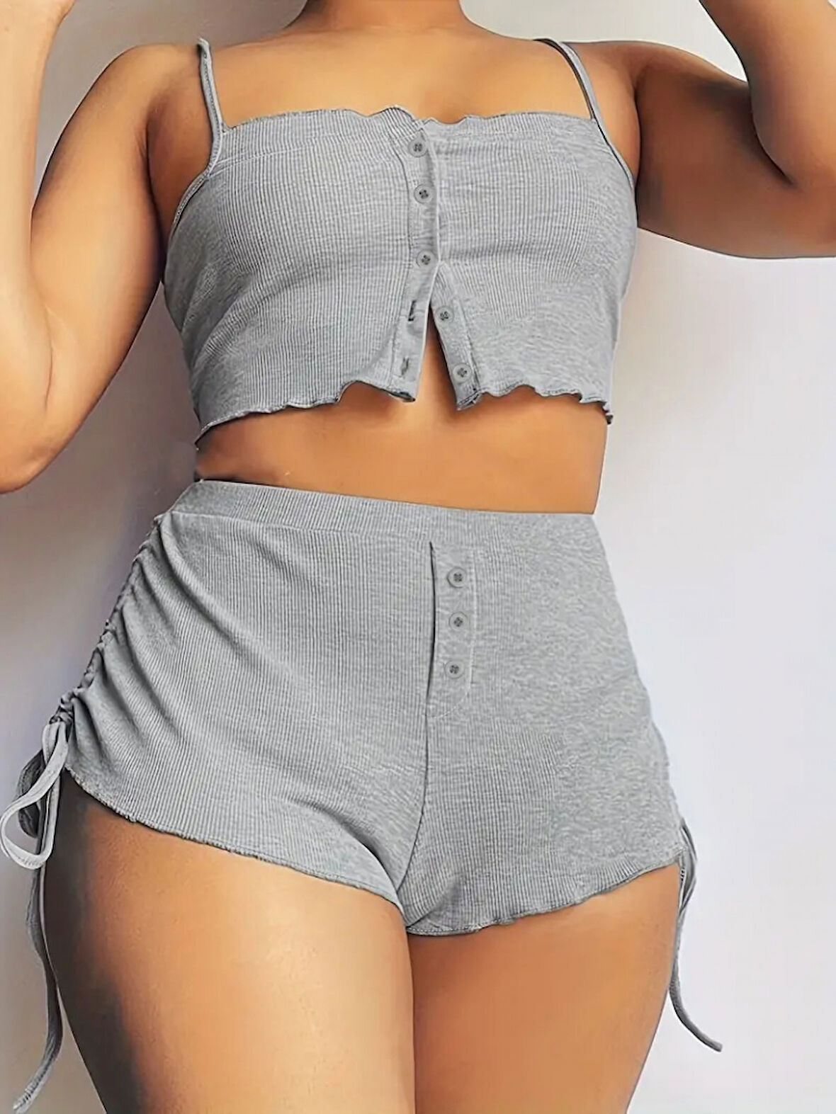 ModaSize Kadın Ip Askılı Crop Bluz Ve Yanlardan Büzgülü Ikili Kaşkorse Short Takım