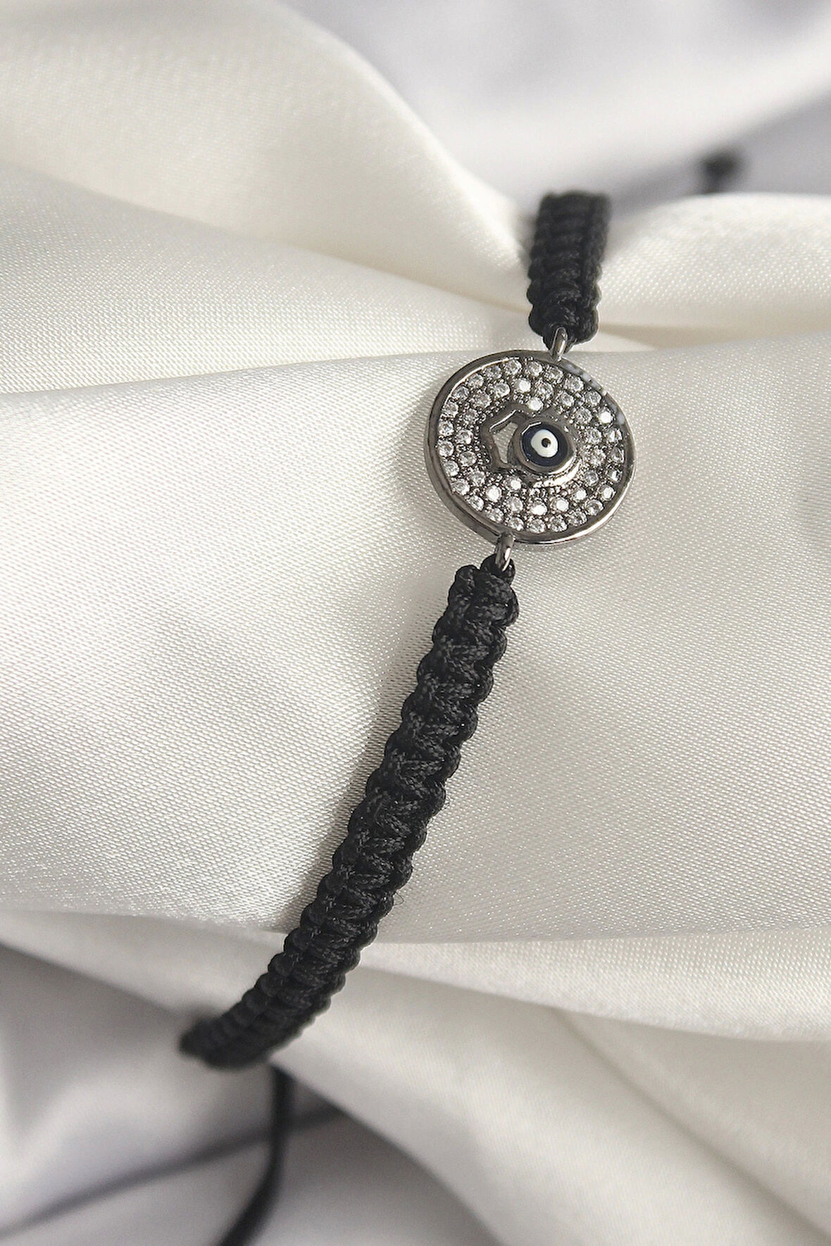 MuI MuI Pirinç Füme Renk Zirkon Taşlı Nazar Boncuk İşleme Makrome Asansörlü Model Kadın Bileklik