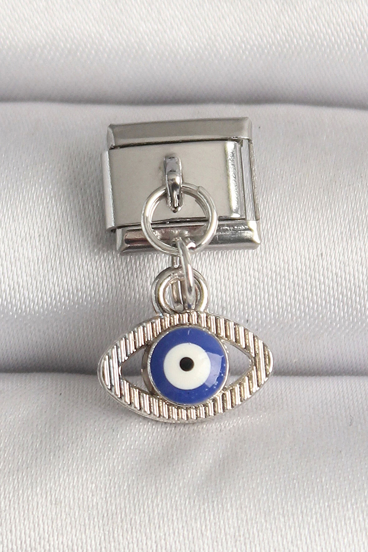 MuI MuI 316L Çelik Gümüş Renk Nazar Boncuk Detaylı Göz Model Nomination Charm