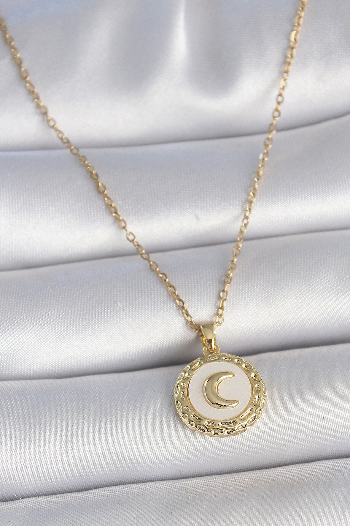 MuI MuI 316L Çelik Gold Renk Zincir Beyaz Mineli Hilal İşlemeli Madalyon Model Kadın Kolye