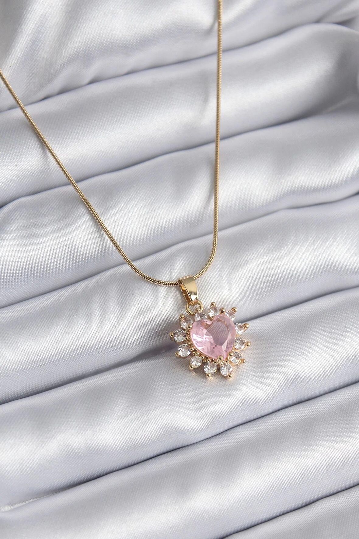 316L Çelik Gold Renk Zirkon Taşlı Kalp Model Kadın Kolye