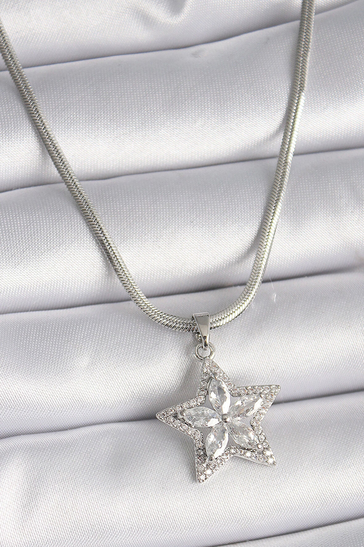 MuI MuI 316L Çelik Gümüş Renk İtalyan Zincir Zirkon Taşlı Yıldız Model Kadın Kolye
