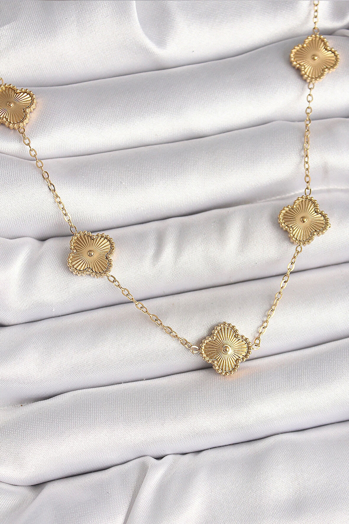 MuI MuI 316L Çelik Gold Renk Zincir İşlemeli Yonca Model Kadın Kolye