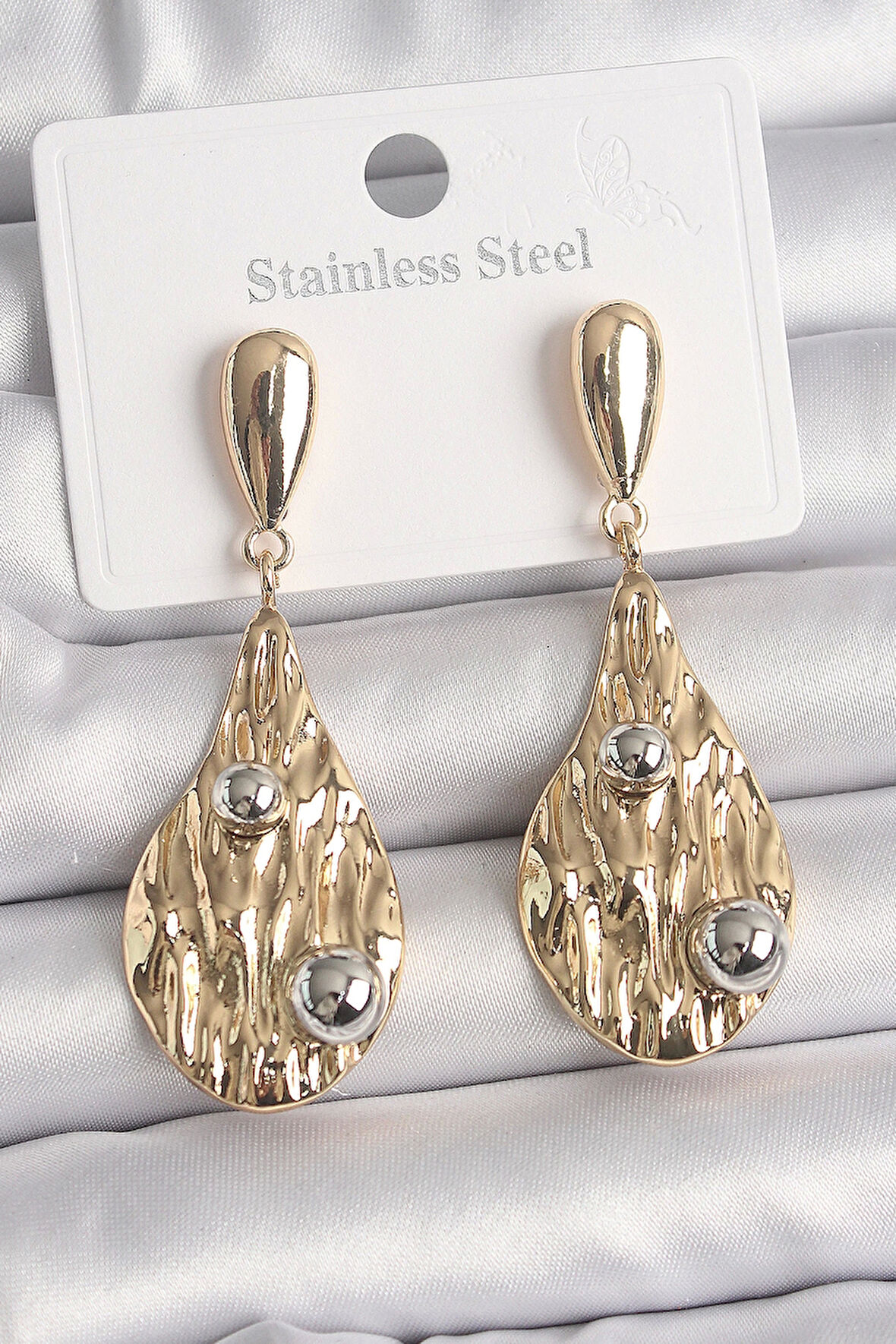 MuI MuI Pirinç Gold Renk Sallantı Damla Model Gümüş Top Detay Kadın Küpe