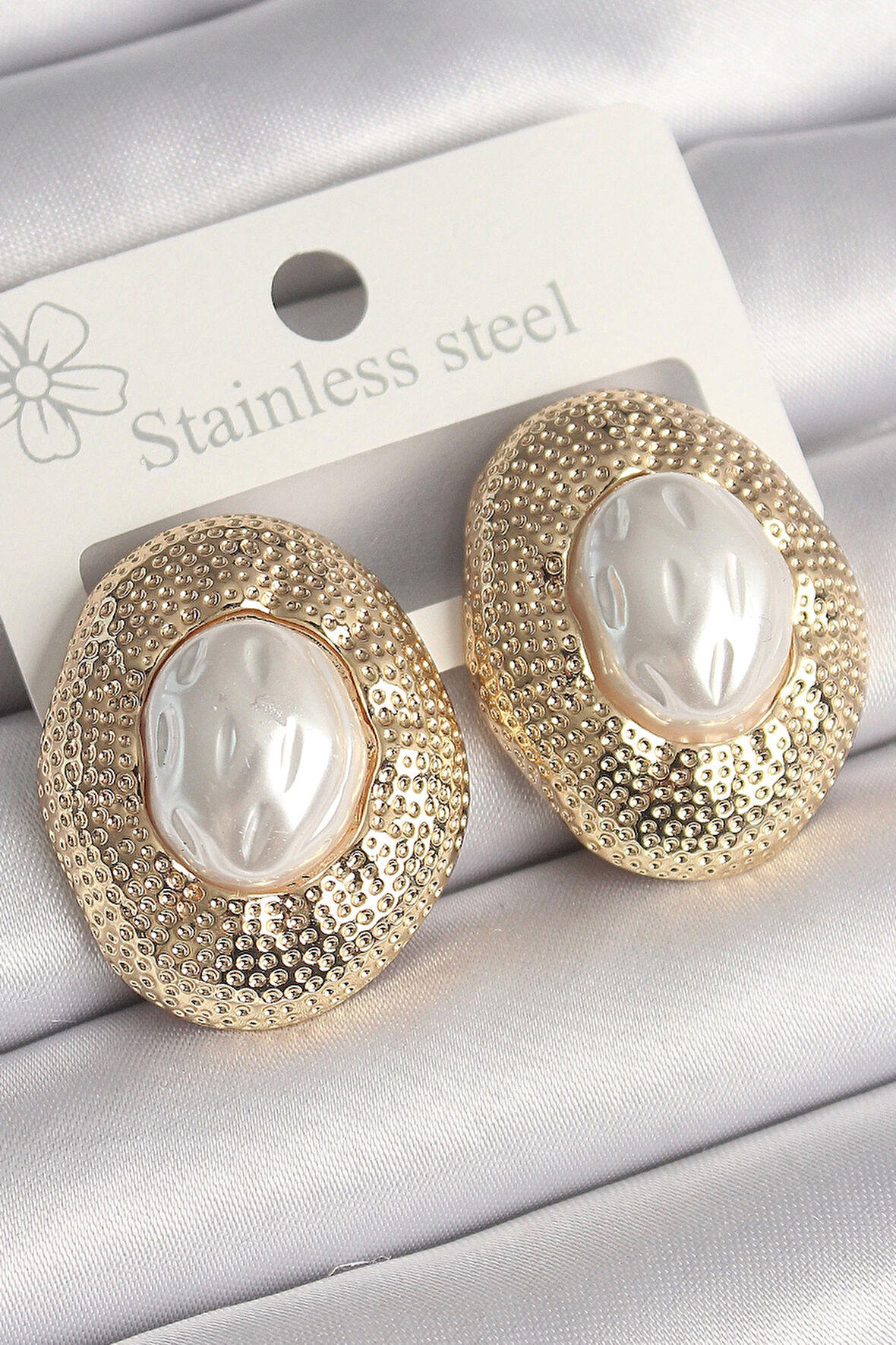 MuI MuI Pirinç Gold Renk İncili İşlemeli Daire Model Kadın Küpe