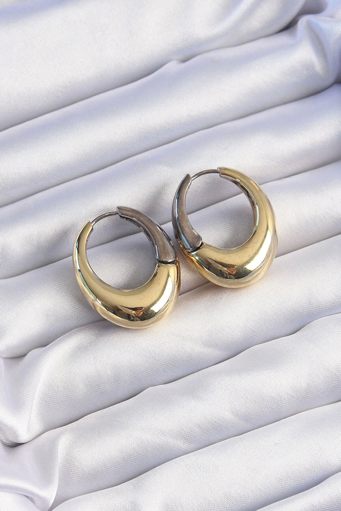 MuI MuI Pirinç Gold Gümüş Renkli Oval Bombeli Küpe
