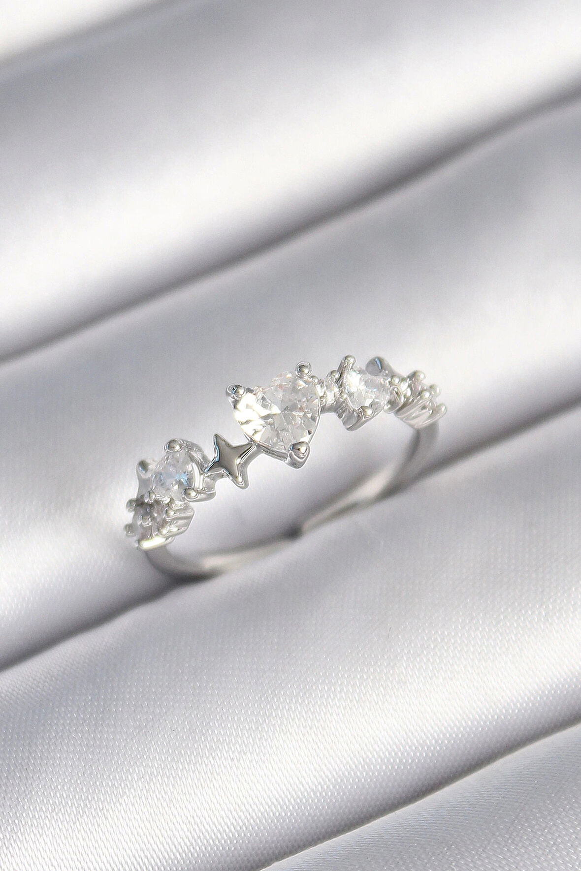 MuI MuI Pirinç Gümüş Renk Zirkon Taşlı Kalp Model Yıldız Detay Kadın Yüzük