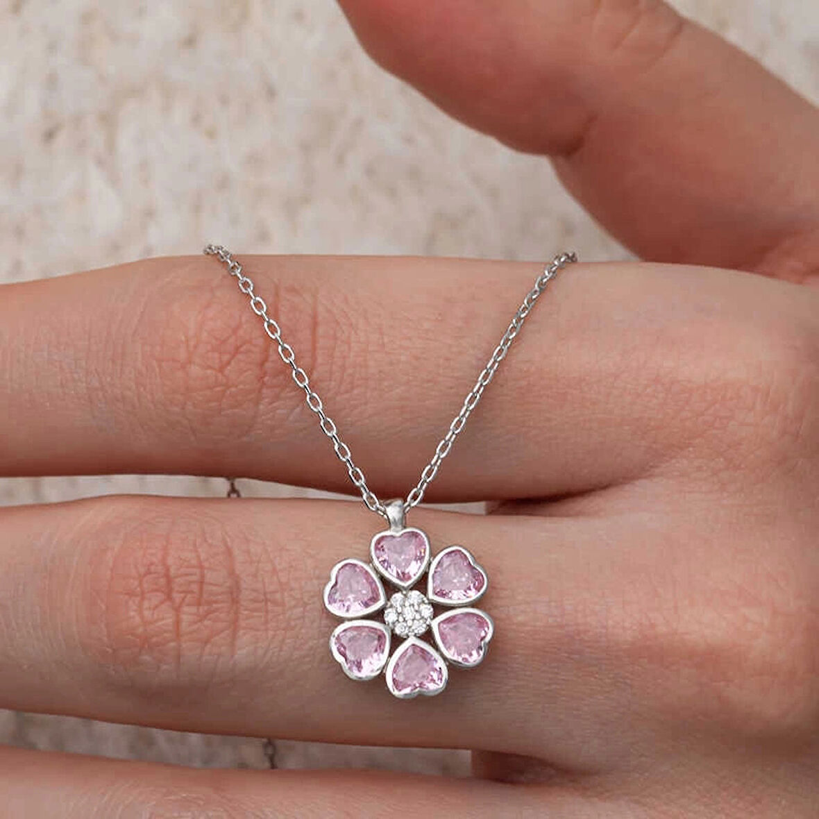 MuI MuI Gümüş Pembe Kalpli Çiçek Kadın Kolye