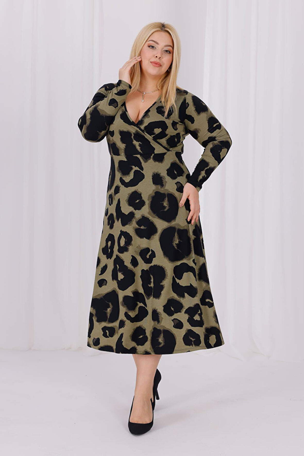 Kadın Haki Yeşil Leopar Desen Kruvaze Yaka Büyük Beden Esnek Maxi Elbise