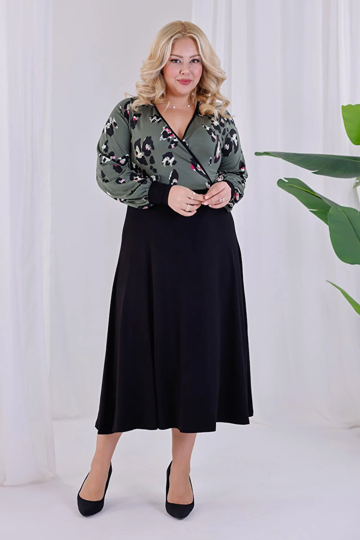 Kadın Yeşil Tiger Desen Bloklu Kruvaze Yaka Balon Kol Büyük Beden Esnek Maxi Elbise