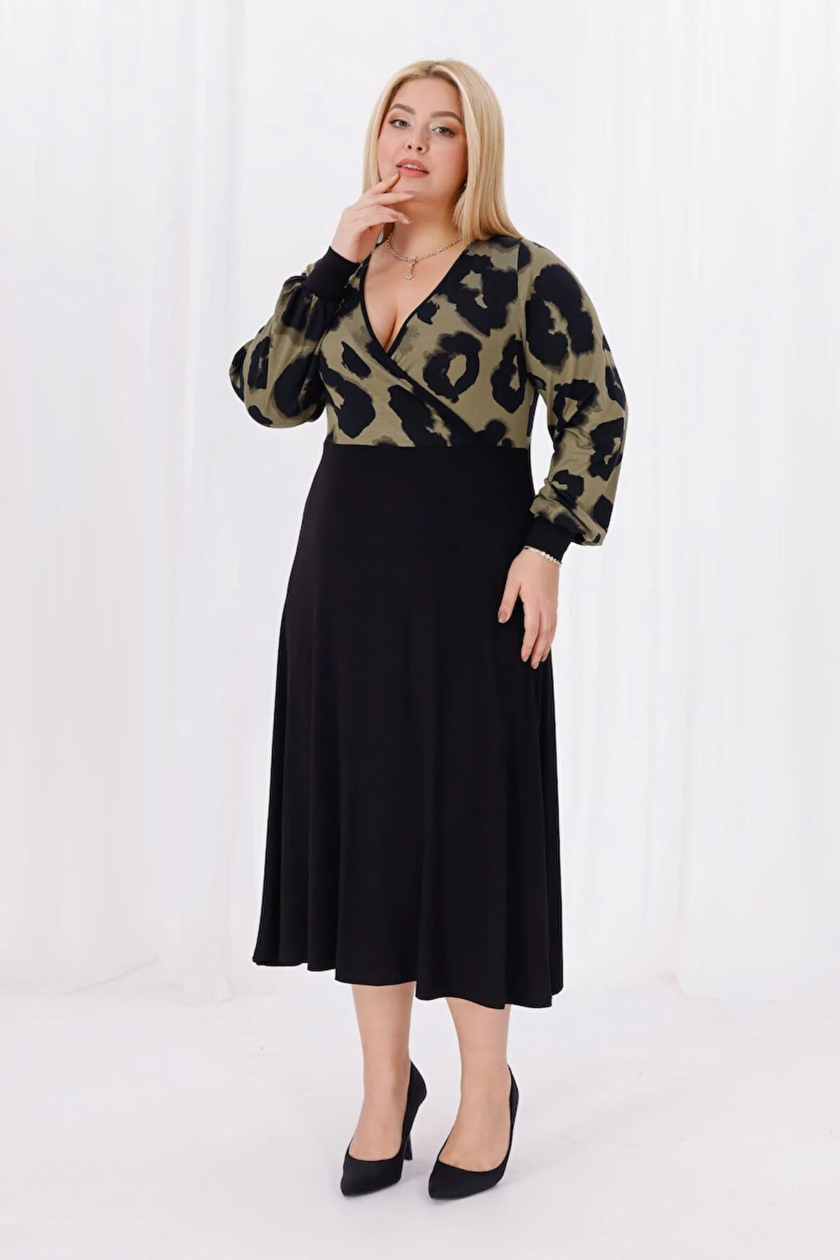 Kadın Haki Yeşil Leopar Desen Bloklu Kruvaze Yaka Balon Kol Büyük Beden Esnek Maxi Elbise