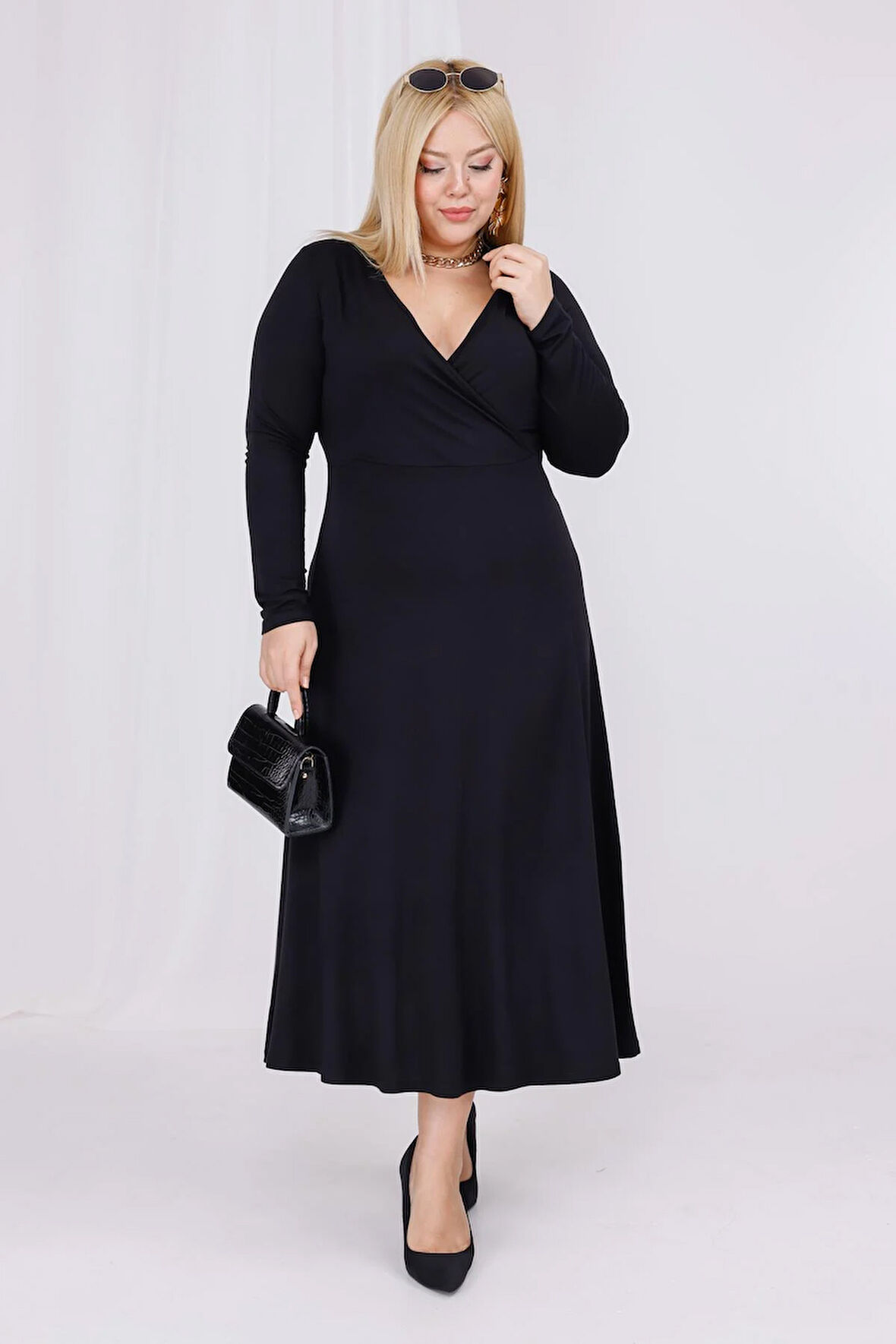 Kadın Siyah Kruvaze Yaka Büyük Beden Esnek Maxi Elbise