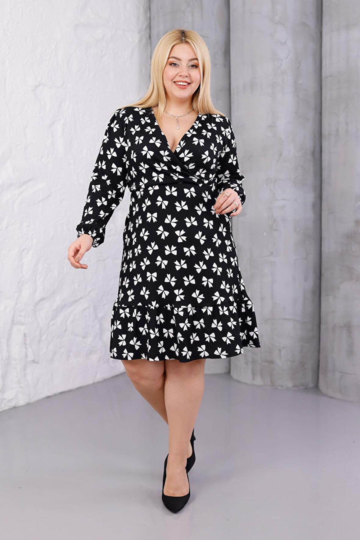 Kadın Siyah Kurdele Desen Kruvaze Yaka Esnek Bel Büyük Beden Elbise