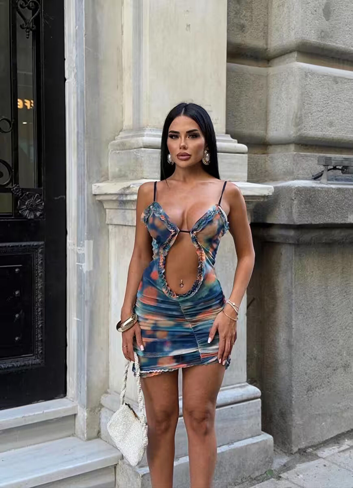 Askılı Fırfırlı Dekolteli Desenli Tül Mini Elbise