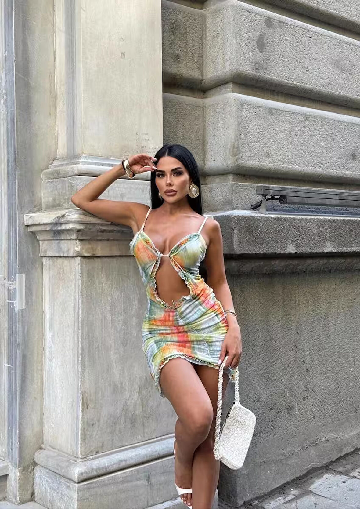 Askılı Fırfırlı Dekolteli Desenli Tül Mini Elbise