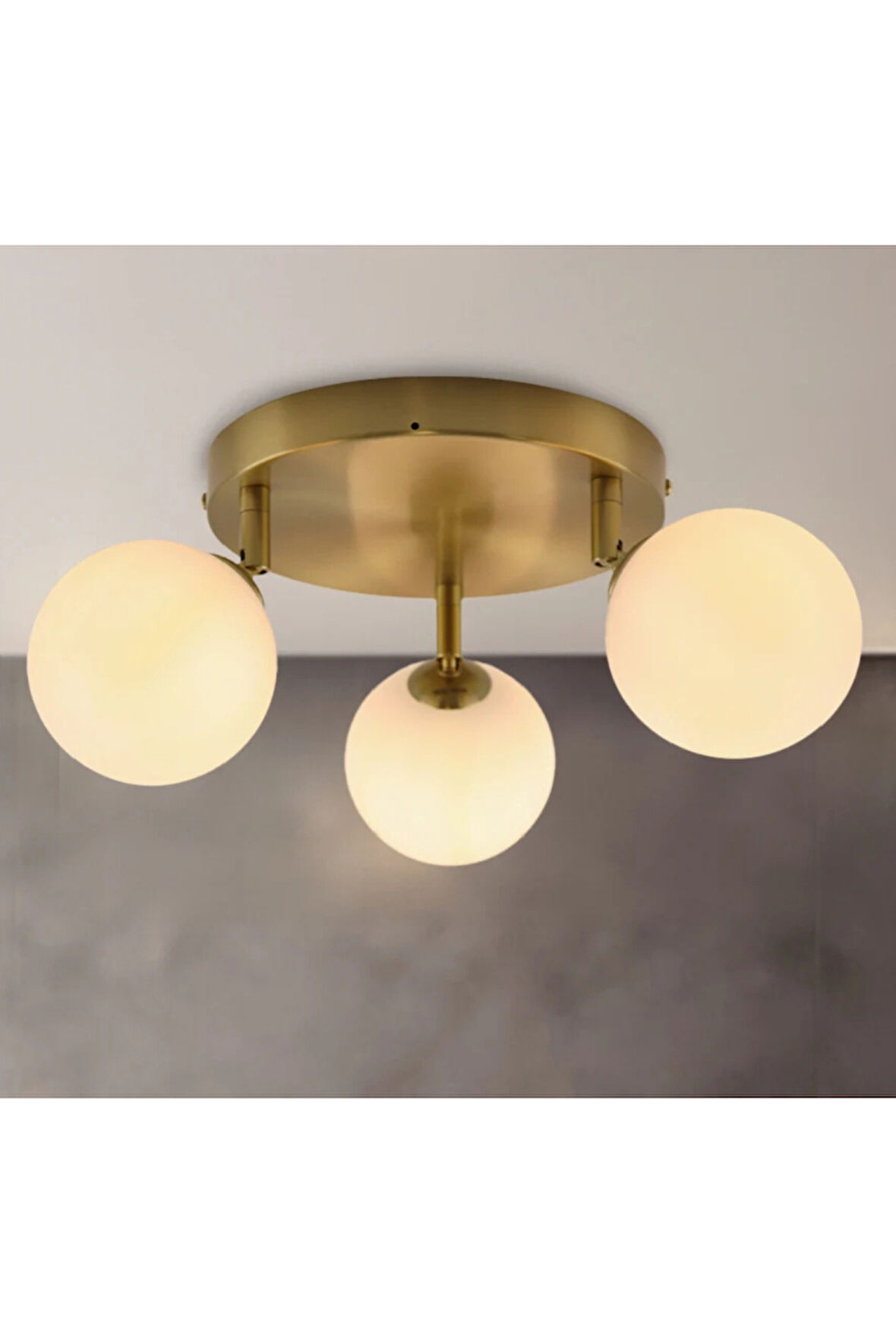 Mat Altın Eskitme Gövde 3’lü Mat Opal Beyaz Cam Küre Top Tavan Avize Modern ve Şık Tasarım