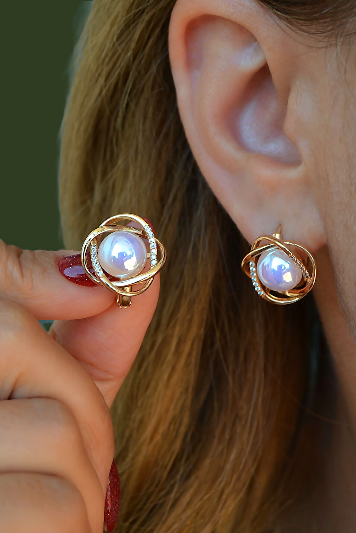 Zirkon Taşlı Ortası İnci Gül Figürü Halka Küpe Uzun Ömürlü Dayanıklı