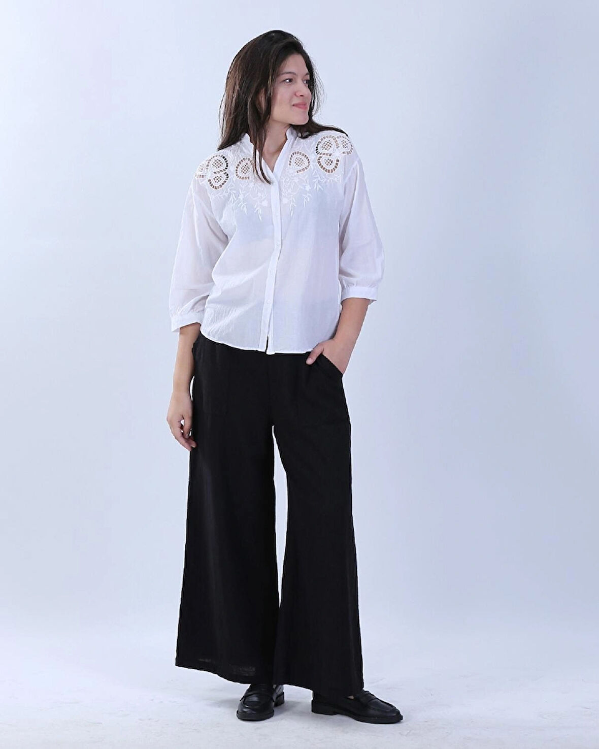Dantel İşlemeli Beyaz Gömlek