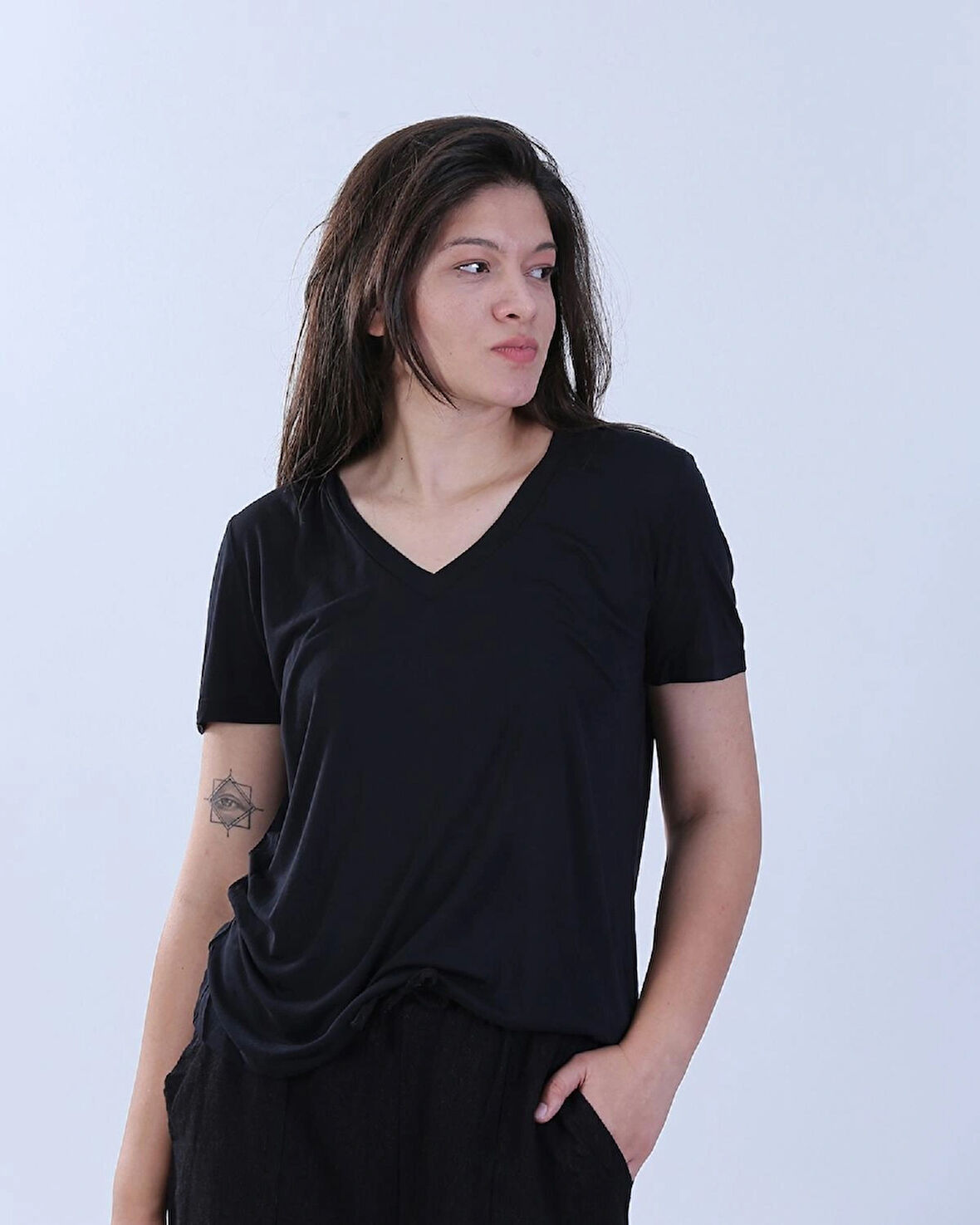 İpeksi Modal Kumaş V Yaka Tişört