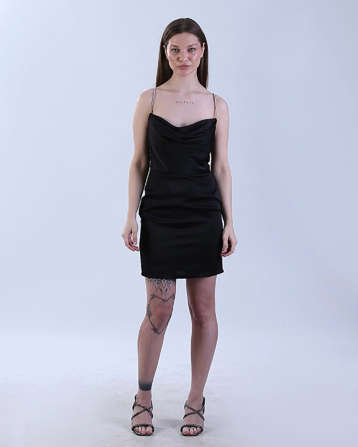 Parıltılı Bağcık Detaylı Siyah Mini Gece Elbisesi